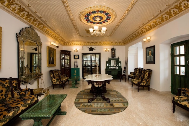 10 Ideas for Decorating a Sunroom or Four-Season Porch